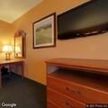 40-year-old man has dizziness and chest pain in hotel lobby