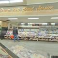 Man yelling and acting erratically behind grocery store