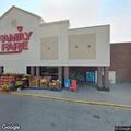 Man yelling at people outside Roscommon grocery