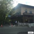 Officer flagged down at bar in Leavenworth