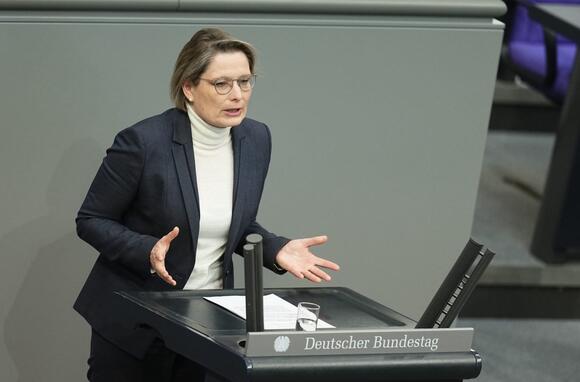 German justice minister in The Hague to support international law ...