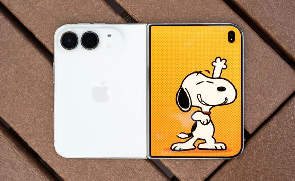 Apple's Folding iPhone Ships Without Reachability. A Fix Comes Later.