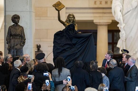 U.S. Capitol unveils Barbara Rose Johns statue, replacing Robert E. Lee ...