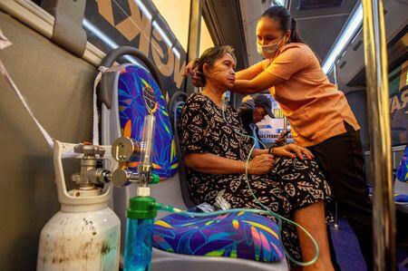 Indonesia sends oxygen bus to aid residents choking on forest fire haze ...