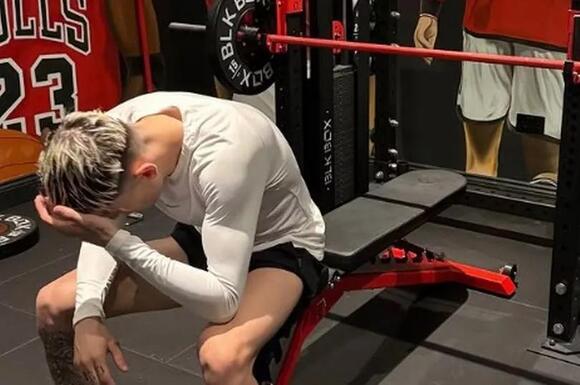 Man Utd's Alejandro Garnacho drops hint over next club after Chelsea  agreement - NewsBreak