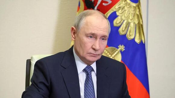 Putin Sends Melania Trump a Personal Message Through Donald Trump's Envoy