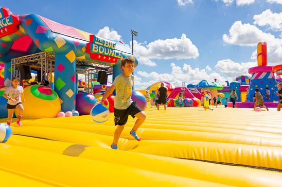 World's Largest Bounce House Arrives At Mall Of America This Summer ...