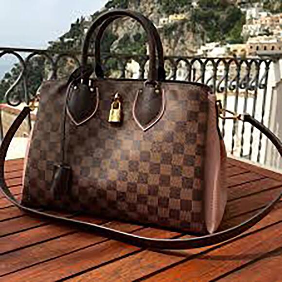 Passenger kicked off flight for refusing to put 3K Louis Vuitton
