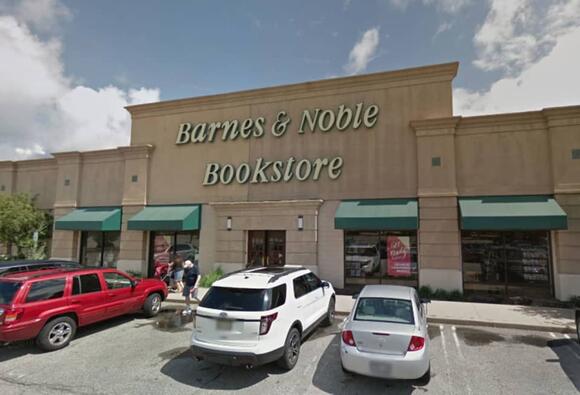 Roxbury Barnes Noble Bookstore Closes After 26 Years Nixes Ledgewood Commons Reopening Plan News Break