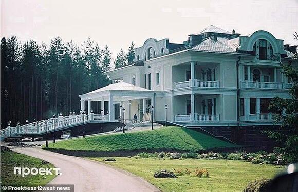 Paranoid Putin ramps up air defence around forest palace he shares with ...