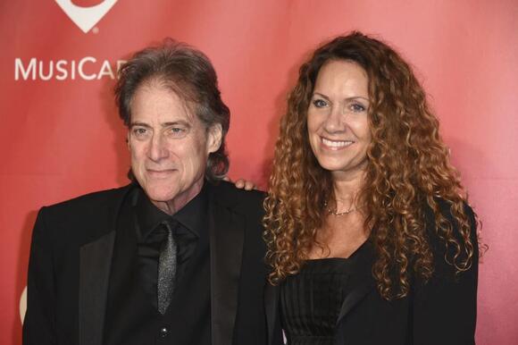 Richard Lewis, Humorous Comedian, Dies At 76