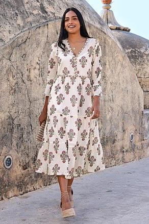 empire waist cocktail dress plus size Womens Floral Tiered Sundress, Blue, Size 2X meta-product-style-the-official-cap-desert Size:44 (EU) / 11 (US) / 10 (UK) This beautiful flutter sleeves LaDivine J838 Prom Dress