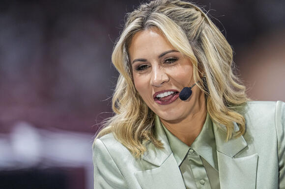 ESPN's Laura Rutledge Sparks Outrage During Appearance On 'Monday Night Football' [PHOTOS] - NewsBreak