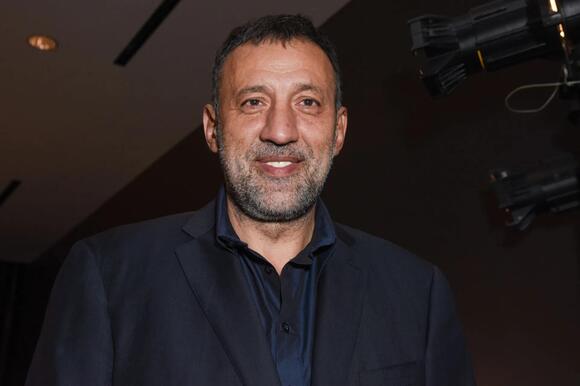 What happened to Vlade Divac? Details explored as former NBA player rushed  into emergency hip surgery - NewsBreak