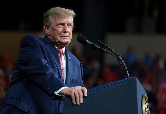Trump immediately interrupted by several ‘idiot’ protesters in Kansas: ‘It never ends’
