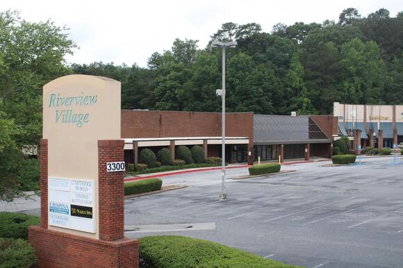 Vinings residents express safety concerns after body found in shuttered ...