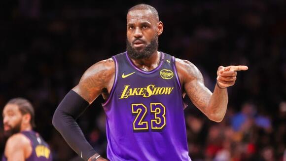 Patrick Beverley Gets Honest On LeBron James' Photo In Clippers Facility  Taking Over The Internet - NewsBreak