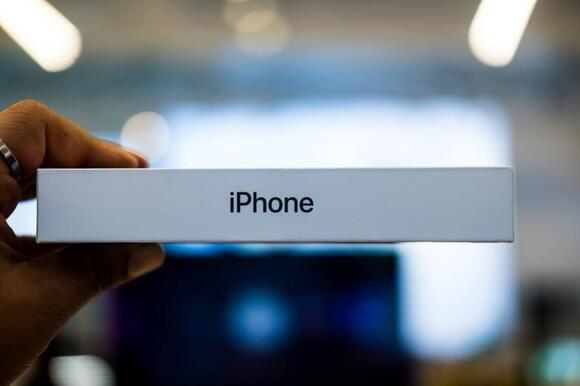 Apple's First Foldable iPhone Hit China, and Resellers Were Offering Buyers an Extra $448 to Give It Up as Orders Slipped Into 2027