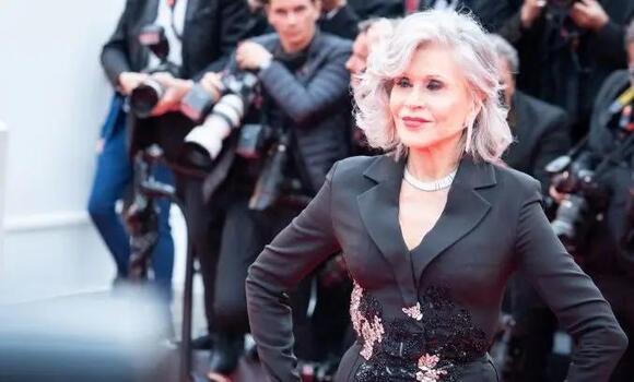 EXCLUSIVE: Secrets of Jane Fonda's Final Days — How 87-Year-Old Fitness  Icon Is 'Desperately Trying to Tap Into Fountain of Youth' With Revamped  Workout Regime - NewsBreak