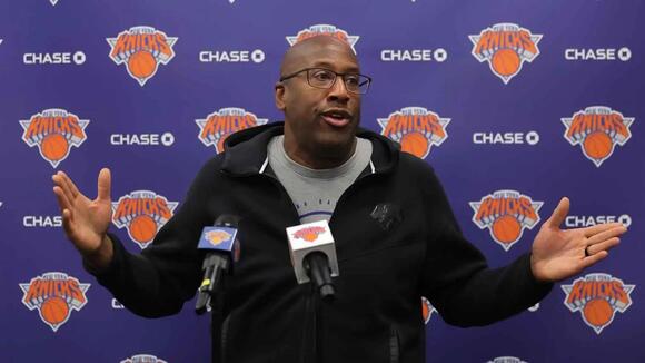 Knicks’ Mike Brown gives props to James Dolan for ring night ceremony
