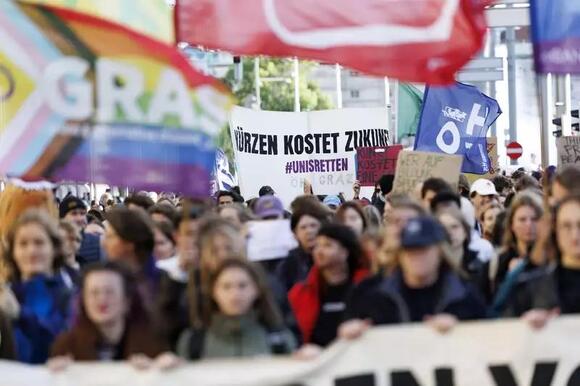 Thousands of Austrian students protest for better university funding ...