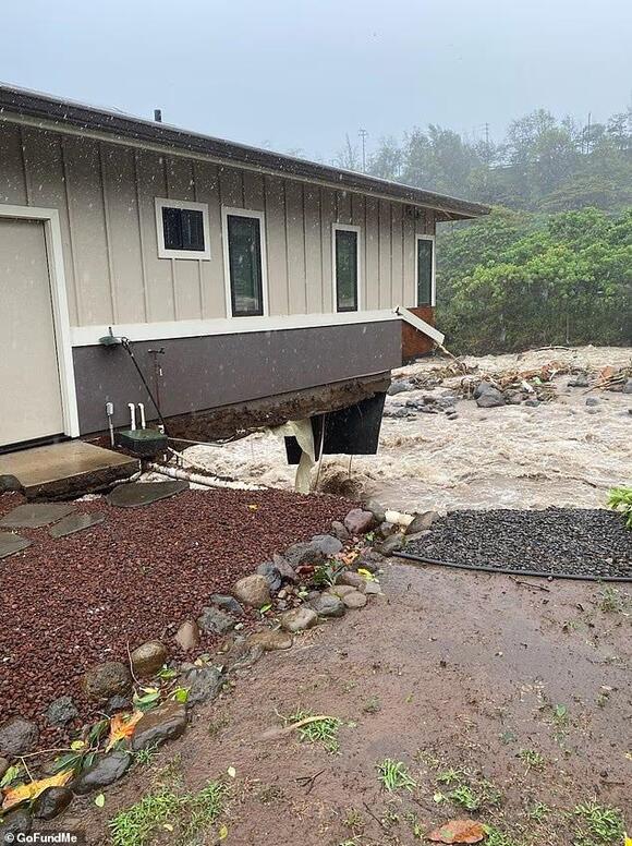 Elderly couple's dream Hawaii forever home is sucked into river by ...