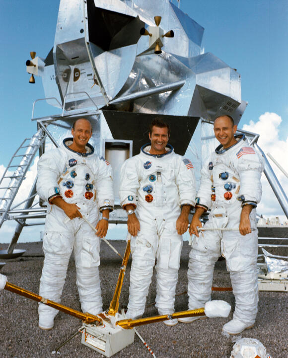 20 Vintage Photos That Perfectly Capture NASA in the 1960s - NewsBreak