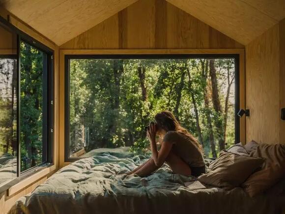 Picture Idea: Off Grid Capable Tiny House Embraces Small Living Freedom