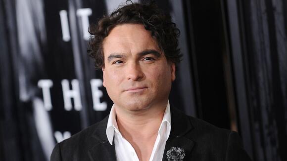 Johnny Galecki’s Cabin Kitchen Is a Masterclass in the Warm, Restful ...