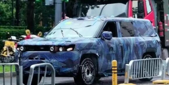 BYD FCB Ti9 Spotted With the Brand's First Full-Width Dashboard Display ...