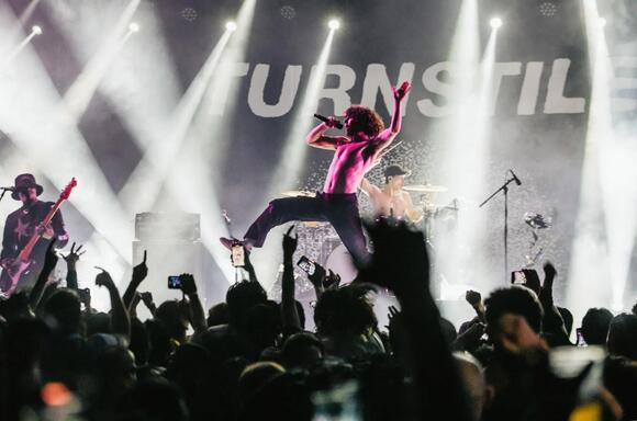 Turnstile Frontman Boots Security Guard for Allegedly ‘Swinging on ...