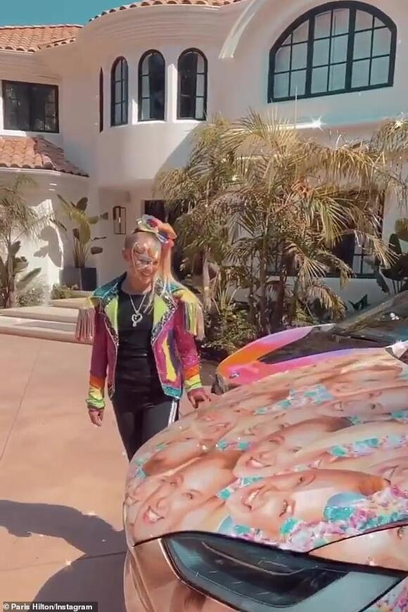 Paris Hilton And Jojo Siwa Compare Custom Cars And Clothing During Tiktok Live Ceos Of Being Extra News Break