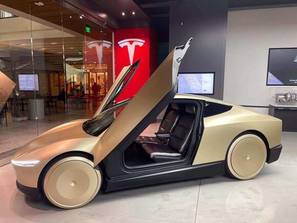 Tesla Delivers Strong Free Cash Flow, Surprising Analysts - Is TSLA Undervalued?