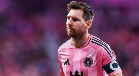 Airport Security Searched Lionel Messi — His Reaction Was Absolutely ...