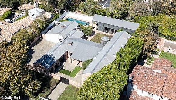 Diane Keaton put her 'dream home' on the market as health took a sudden  turn - NewsBreak