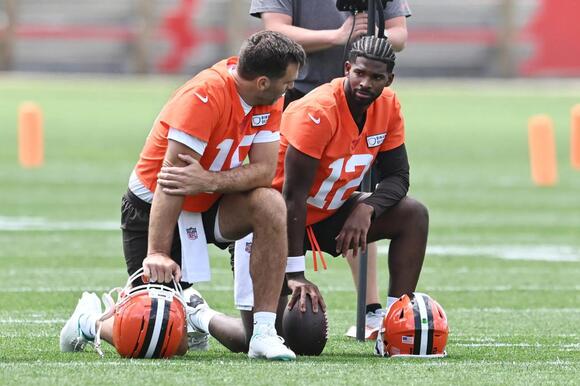 Shedeur Sanders Defends Joe Flacco After Browns Fan Goes Viral for  Insulting Super Bowl MVP in Front of Rookie QB - NewsBreak
