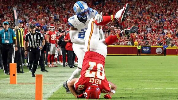 ‘Did Travis Kelce Get Hurt?’ Trends After Terrifying Fall During Chiefs ...