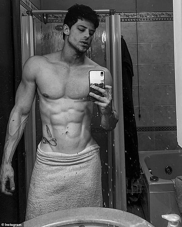 Male model reveals VERY dramatic face transformation after 'training ...