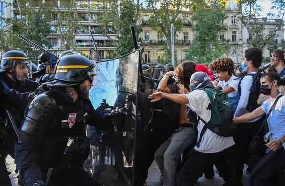 Curfews imposed on minors in northern France