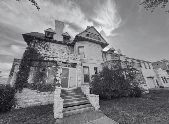 Does Harry Houdini’s spirit haunt an abandoned Detroit funeral home ...