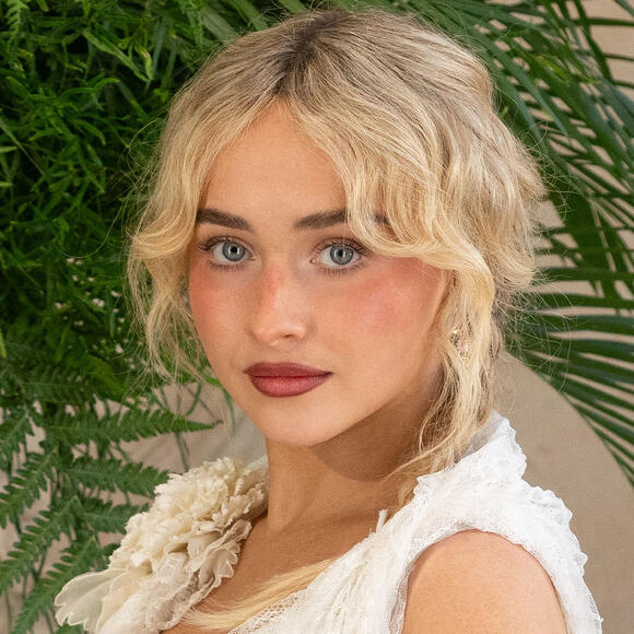 Sabrina Carpenter Fans Are Losing It After Her Unblended Forehead ...