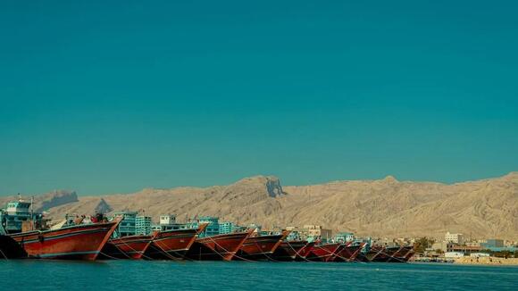 Iran Bars U.S. Military From Gulf as War Timeline Lengthens