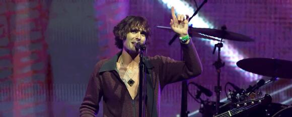 All-American Rejects Frontman Abruptly Halts Concert Mid-Song To Help ...