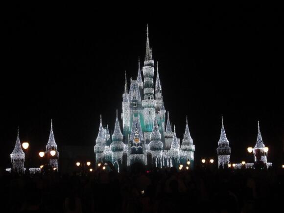 Disney World Cold Weather Guide: 7 Ways to Stay Warm in the Parks as ...