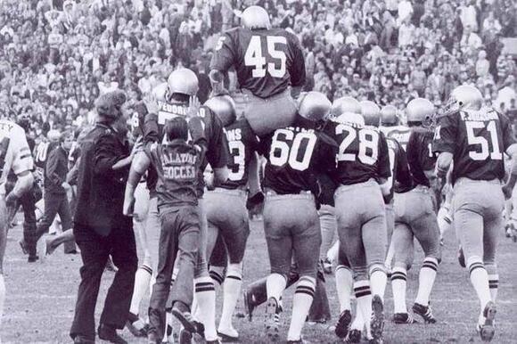 The True Story Of Rudy Ruettiger — The Notre Dame Football Legend ...
