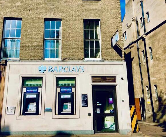 Barclays Plans Worldwide Staff Reductions While Expanding AI Integration