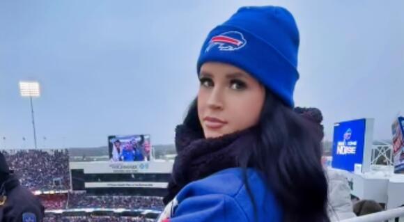 OnlyFans Star Risked It All With Her Twerking Routine In The ...