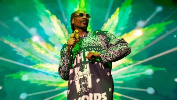 Is Snoop Dogg a Republican? What the Rapper Has Said Over the Years ...