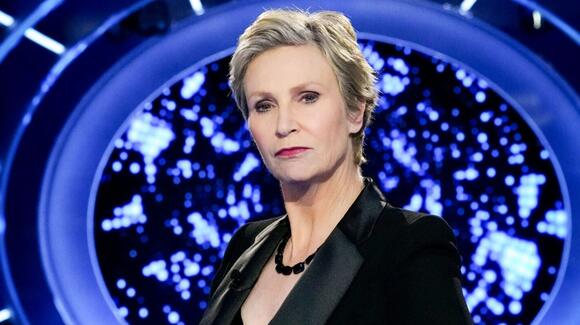 ‘Celebrity Weakest Link’: Host, Premiere Date, Cast, & More - NewsBreak