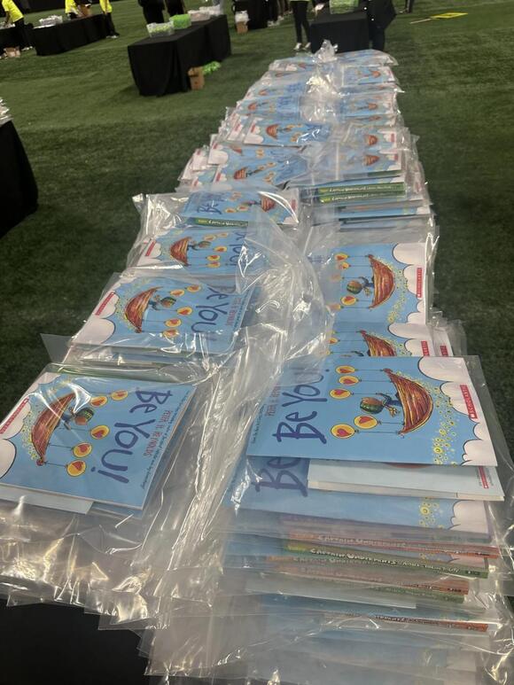 ‘Just pick up a book’: Falcons Bijan Robinson hosts book fair at The ...